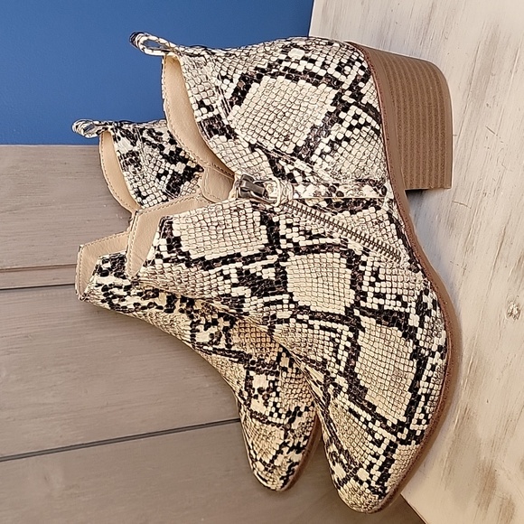 MIA Shoes - MIA Animal Print Ankle Booties Snakeskin Embossed Size 8.5